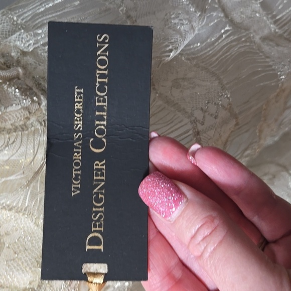 Victorias SECRET Womens Designer Collections Cream Lace Gold Camisole Small - Picture 3 of 9